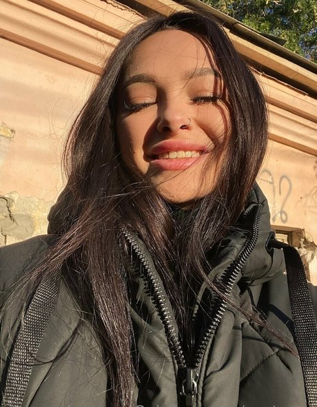 youtsumi nude actress gallery