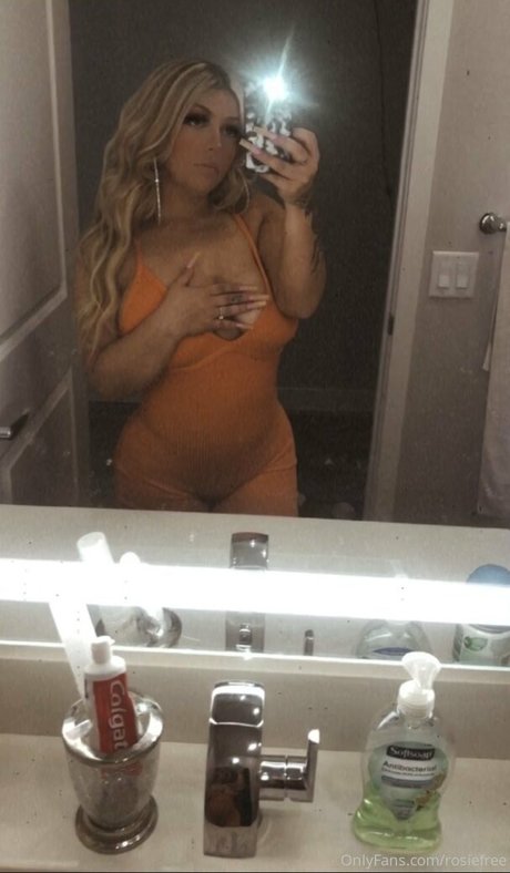 rosiefree sexy model pic
