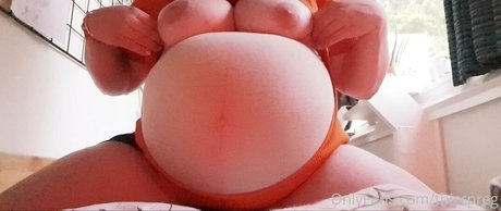 thiccpreg pornstar sexy photo