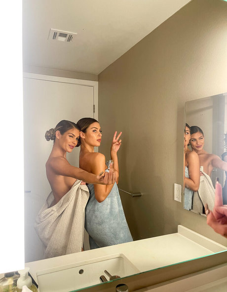 cacitwins star sexy img