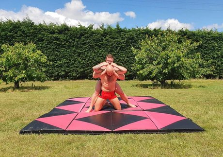 hugeandhung art star archive