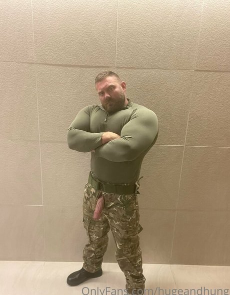 hugeandhung nice model picture