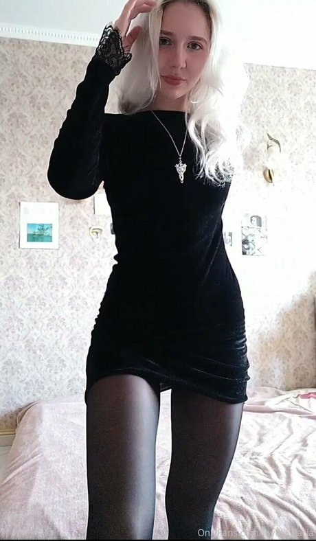 dripping wet pussy onlyfans hd image