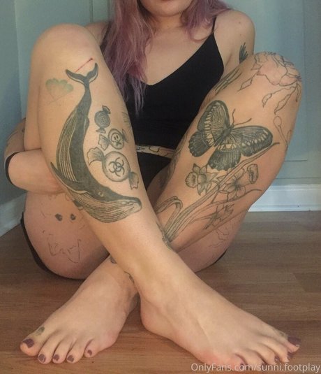 sunni footplay sex model img