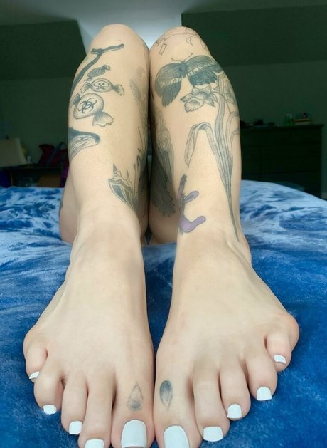 sunni footplay sexy actress galleries