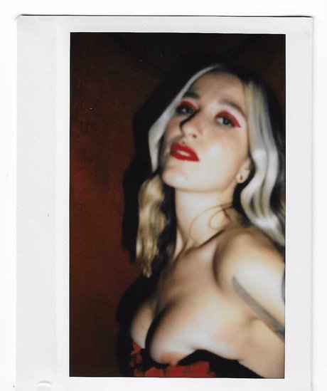 simpwhisperer sex model image