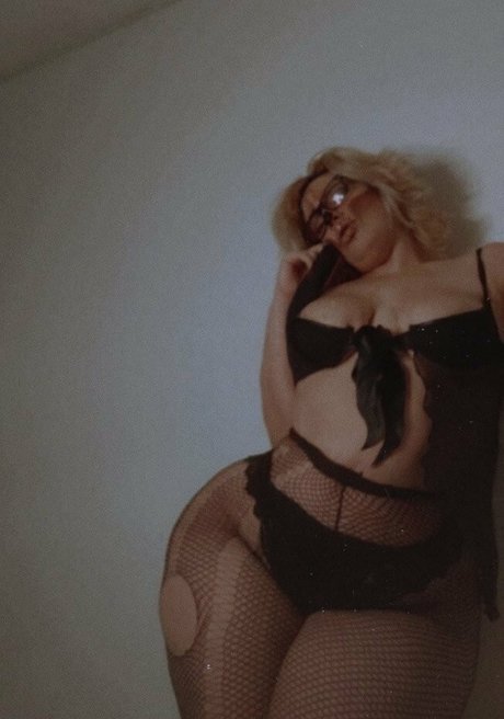 kmenotti beautiful pornstar pic