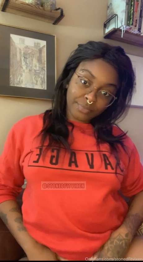 stonedfitvixen model nudes image