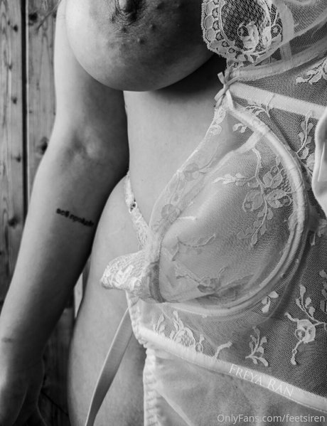 shaved onlyfans exclusive photo