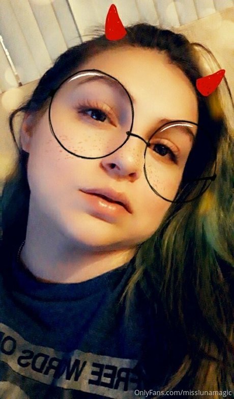 misslunamagic model erotic pictures