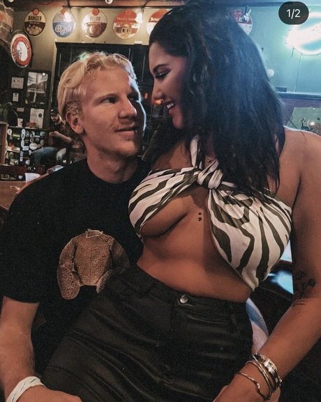 popular trans onlyfans hot sexy pic