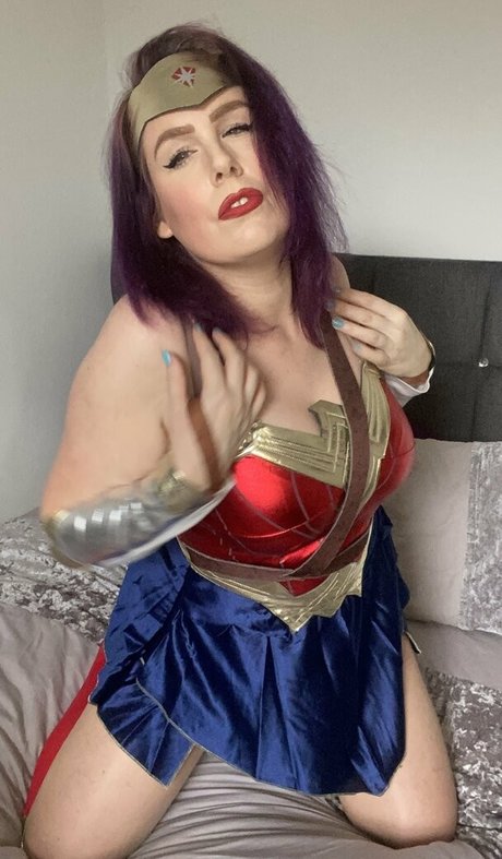 suziesuze nude star archive