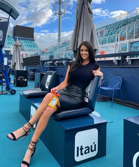 Rachel Stuhlmann exclusive model picture