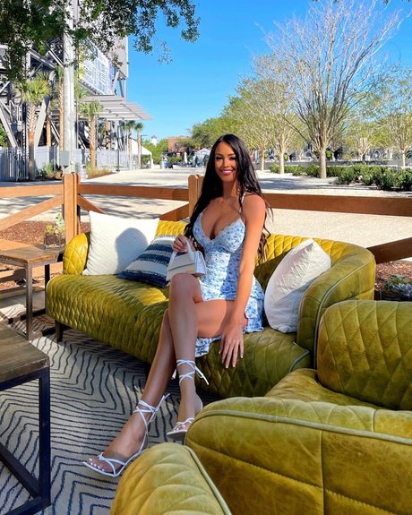 Rachel Stuhlmann star pretty images