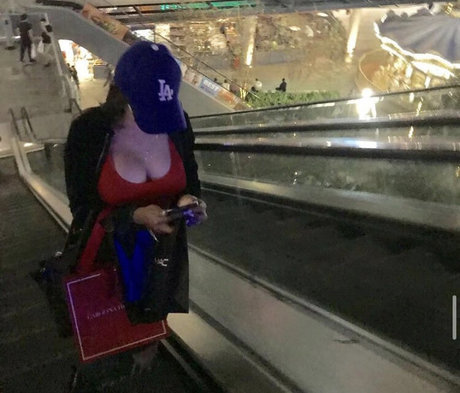 Arely Walle pornstar hot gallery