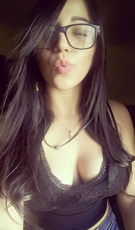 Arely Walle free model photos