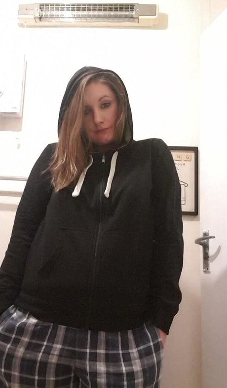 blonde natural onlyfans exclusive images