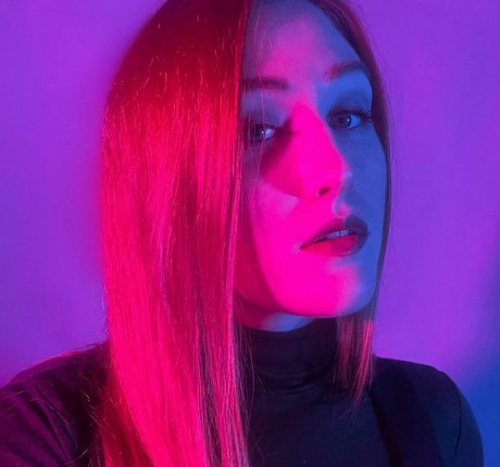 Julia Nilon hot pornstar pic