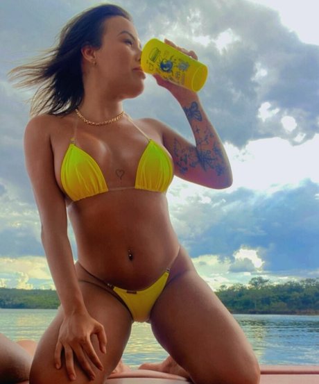 Andressa Oliveira star art picture