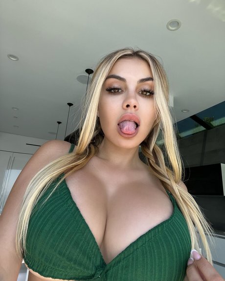 Alexa Dellanos top pornstar img