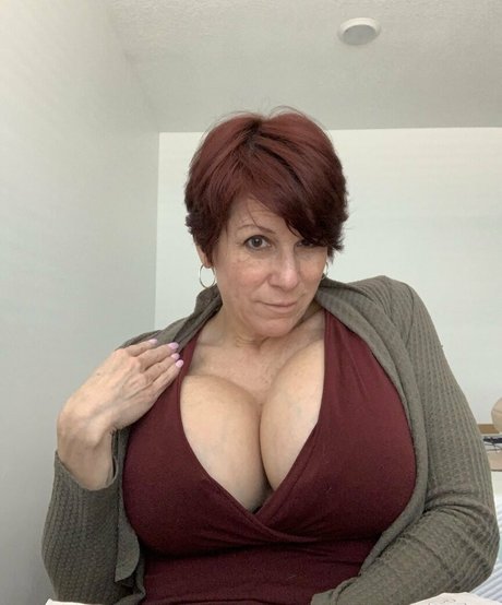 Luna Mons hot pornstar pics