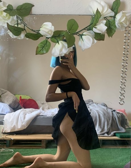 deathtonotsam nude actress pictures