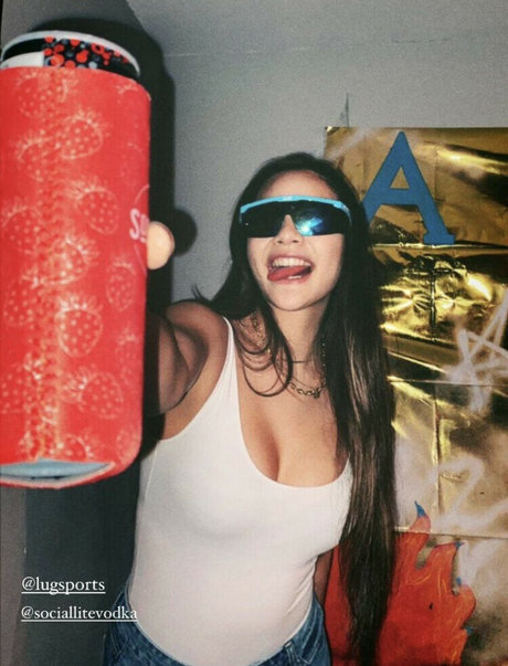 Carly Wong model xxx photo