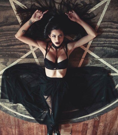 LeeAnna Vamp beautiful pornstar images