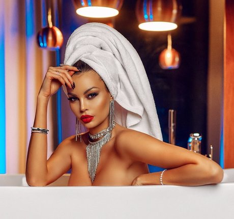 Justyna Gradek pornstar pretty image