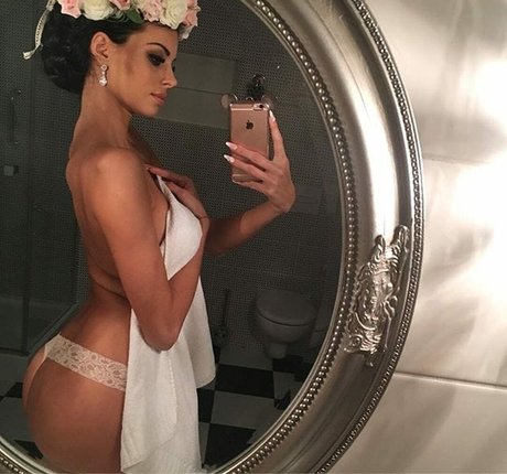 Justyna Gradek model naked picture