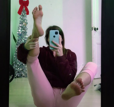 Myraxxxx model naked image