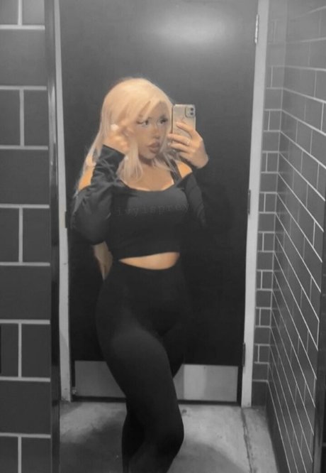 IvyPrey pretty pornstar gallery