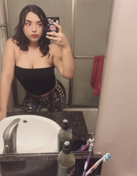 April Maribel Espinoza beautiful star photo