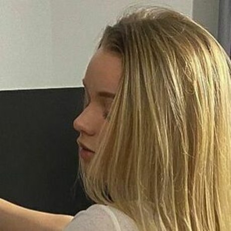 Sophyvibess pornstar nude images