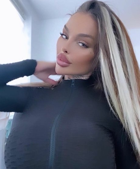 lola official model sex picture