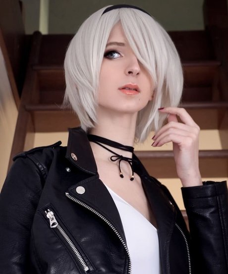 Holly White erotic model picture