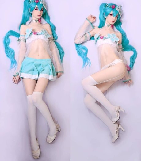 Holly White star naked img