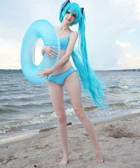 Holly White model sex image