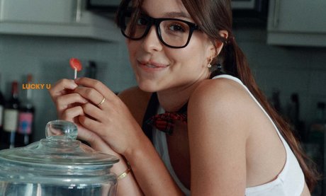 LuckyUmagazine porn actress photo