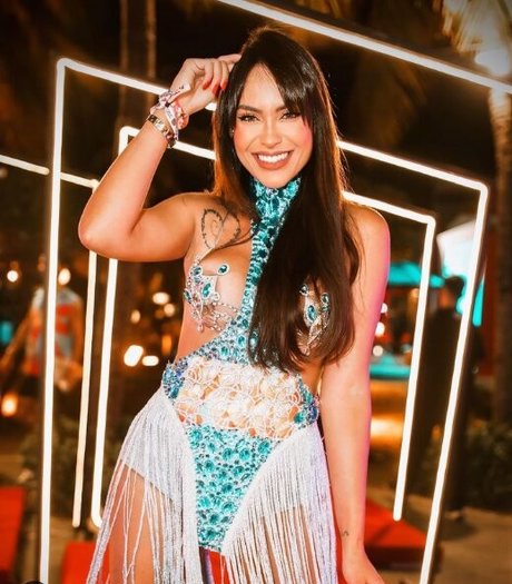 Sarah Andrade pretty actress img