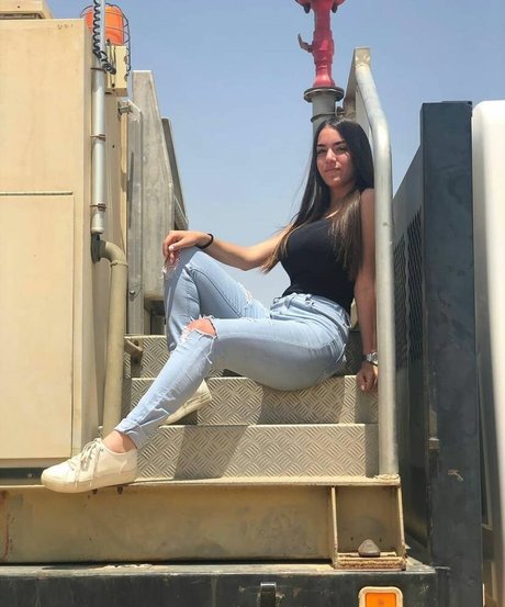 Sara Avni hd actress archive