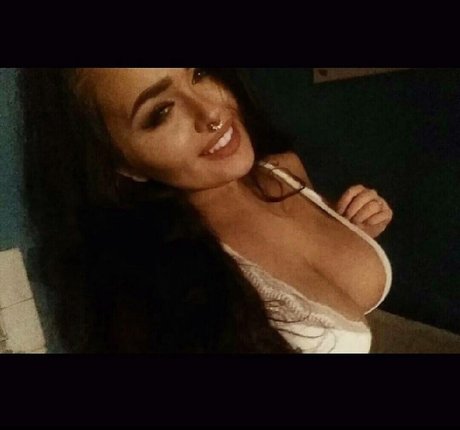 Megan Carys Gomer star nude image