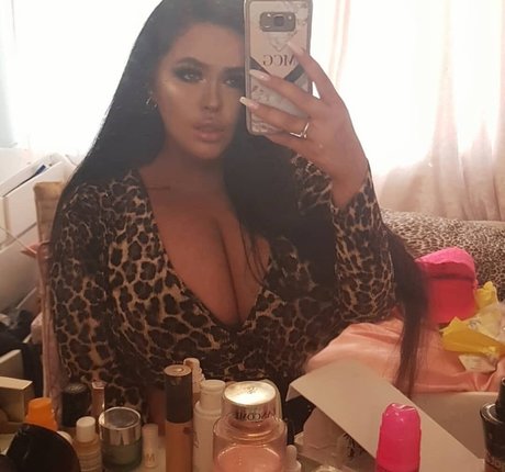 Megan Carys Gomer model naked pictures