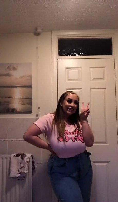 Smophs92 pornographic model image