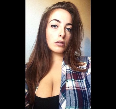 Sydney Martichuski model sexy images