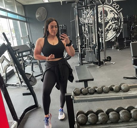 Sydney Martichuski art model picture