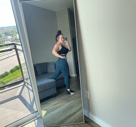 Sydney Martichuski model perfect picture