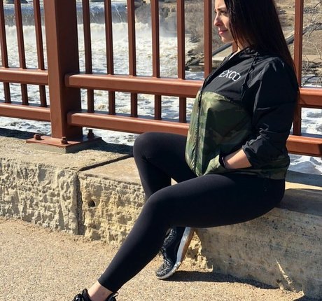 Sydney Martichuski nude actress picture