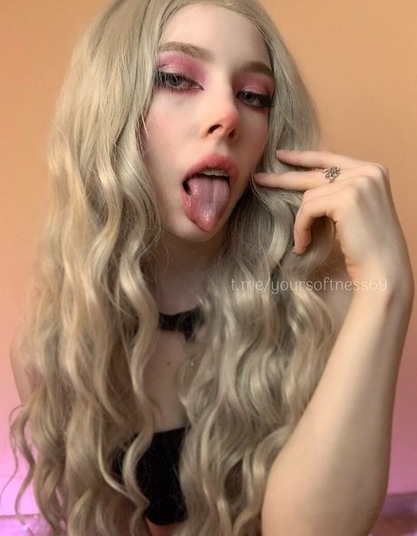 soft lil girl model best picture