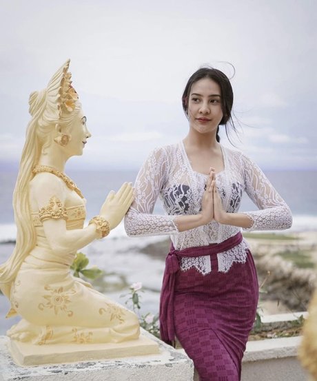 Anya Geraldine pretty model galleries